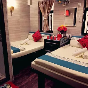 First & Reception At 10th F, Block E 香港